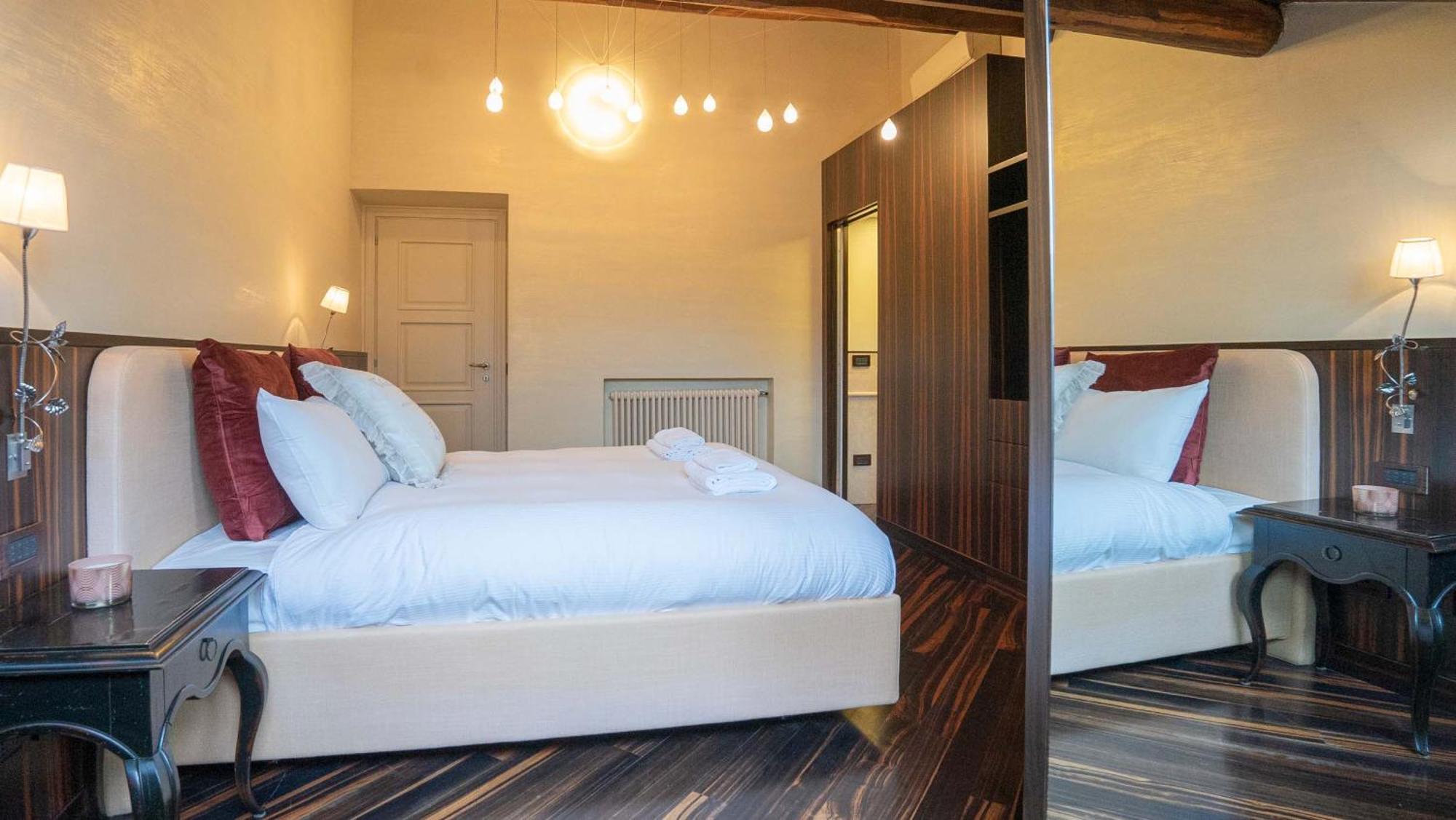 Piazza Venezia Charming Apartments With View Рим Екстер'єр фото